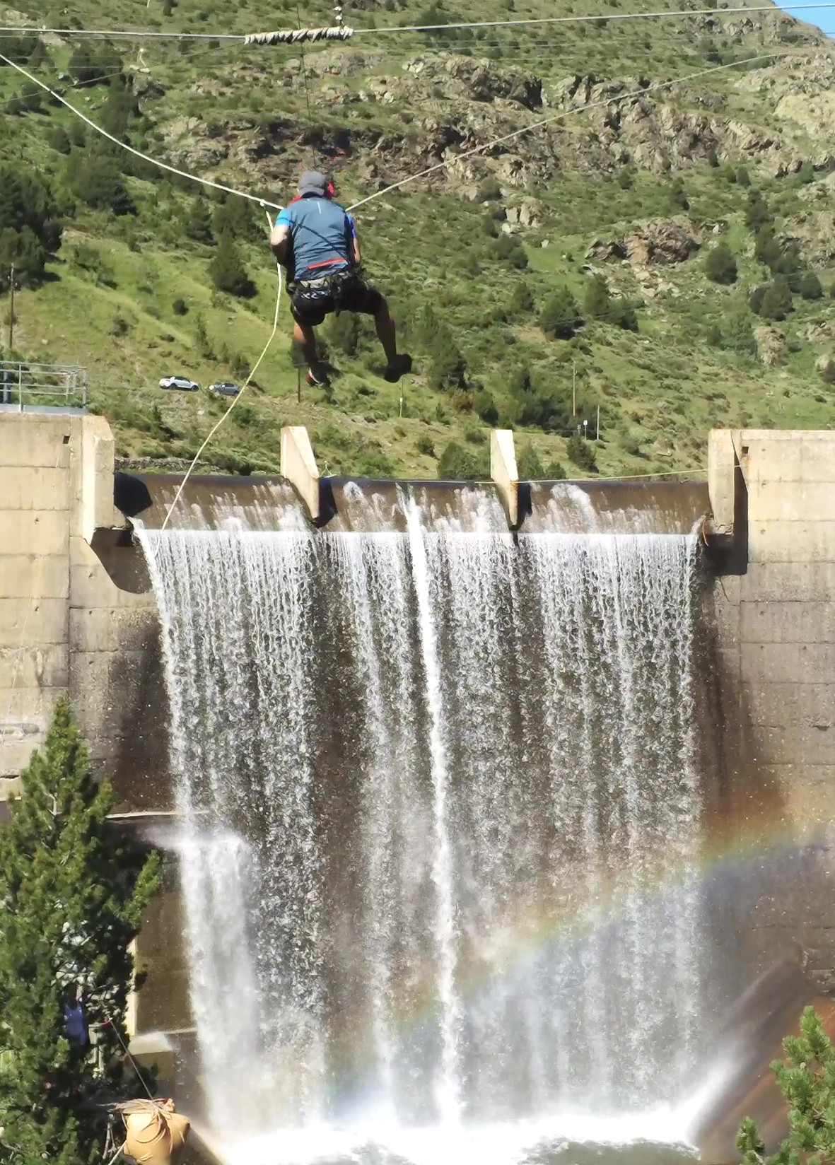 Super saut dans la cascade